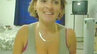 تمسك فيلم سكس اجنبي مترجم Titty Tina ببطء اثنين من الديوك